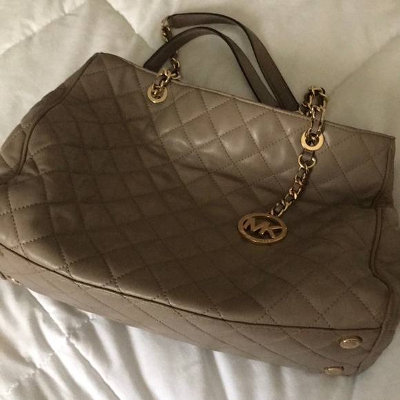 Micheal Kors Susan Quilted Leather Purse NWOT - Picture 4 of 6